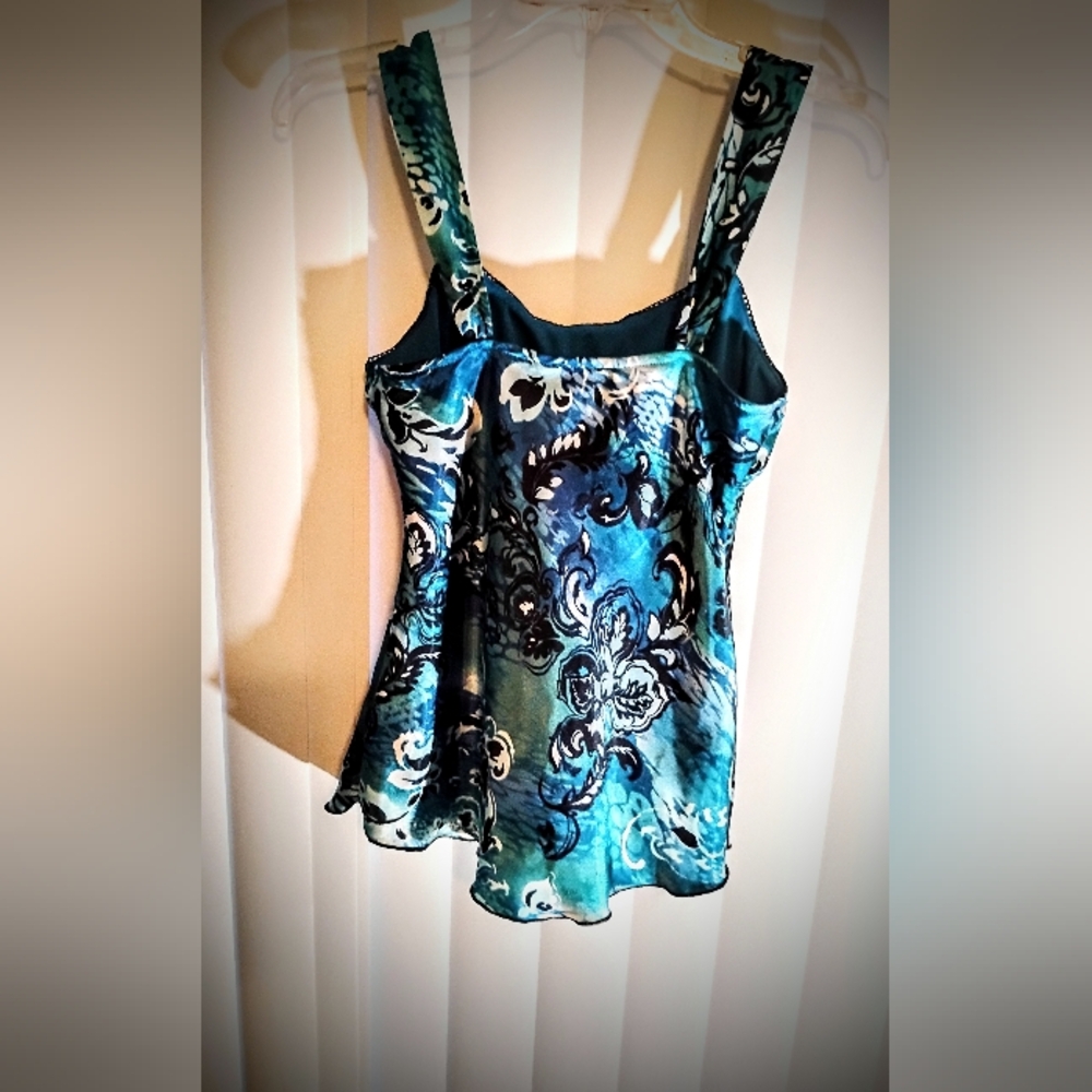 🦩A BYER small silky sleeveless sweetheart blouse with vibrant floral print - Picture 4 of 7